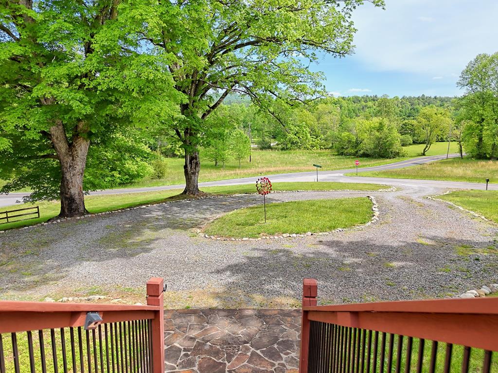 12 Chastain Road Property Photo 5