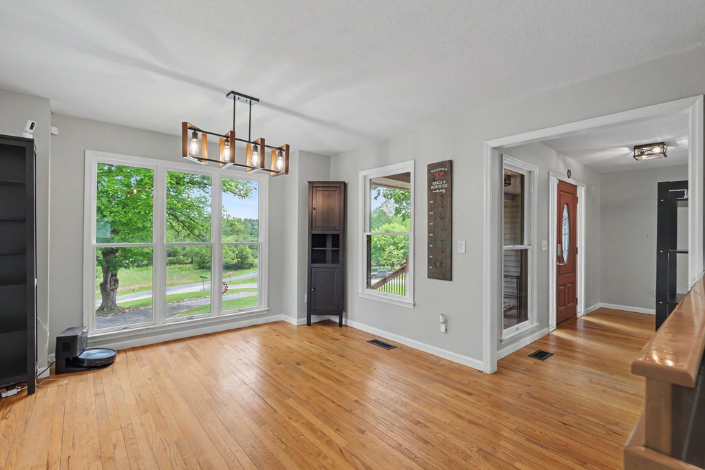 12 Chastain Road Property Photo 7