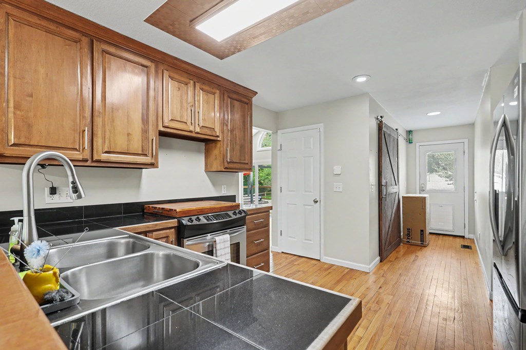12 Chastain Road Property Photo 9