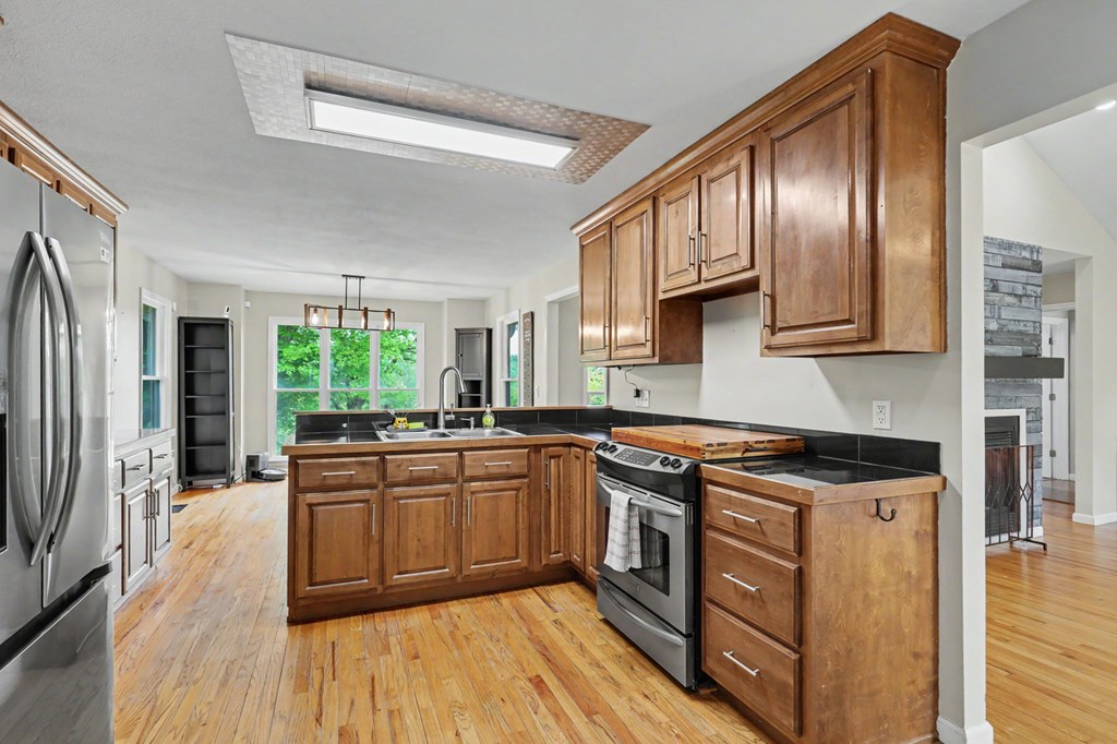 12 Chastain Road Property Photo 10