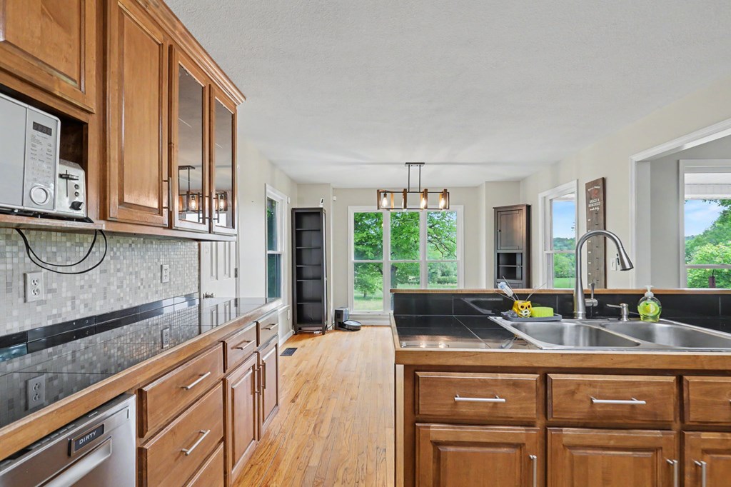12 Chastain Road Property Photo 13