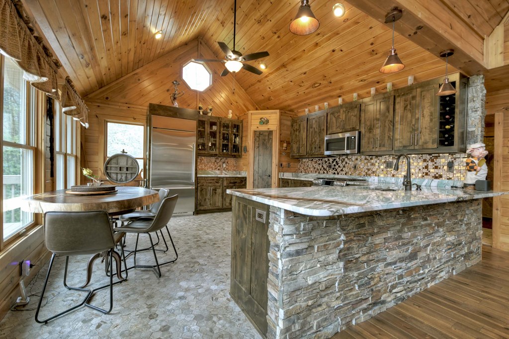 324 Cooper Creek Drive Property Photo 4