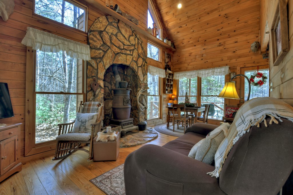 331 Chestnut Gap Road Property Photo 3