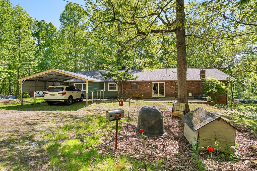 401 Guest Lane Property Photo 3