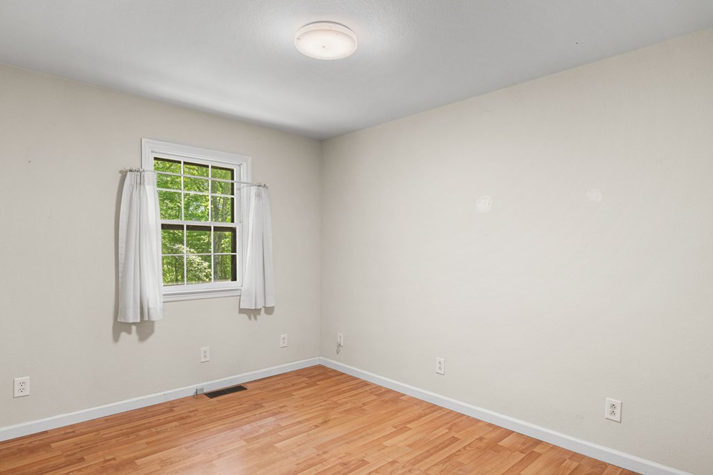 401 Guest Lane Property Photo 17