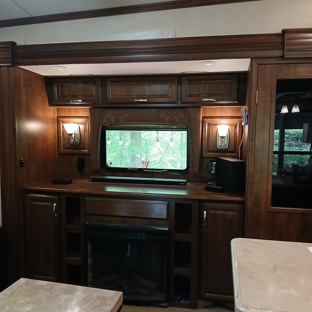 68 7th Street Property Photo 8