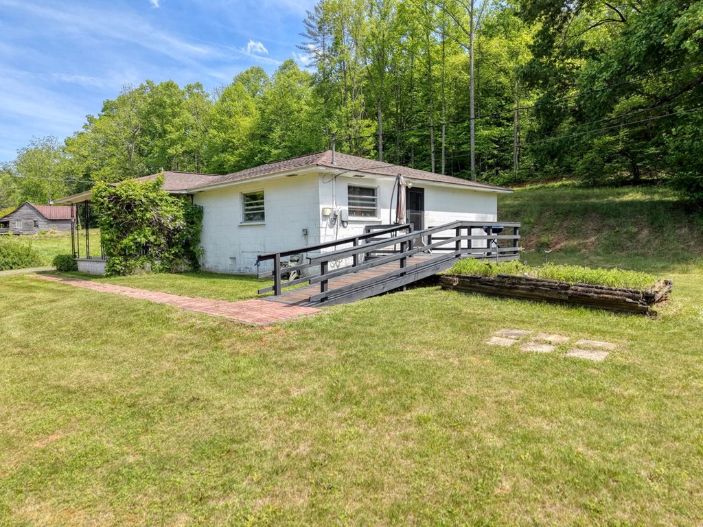 4706 Swallows Creek Road Property Photo 4