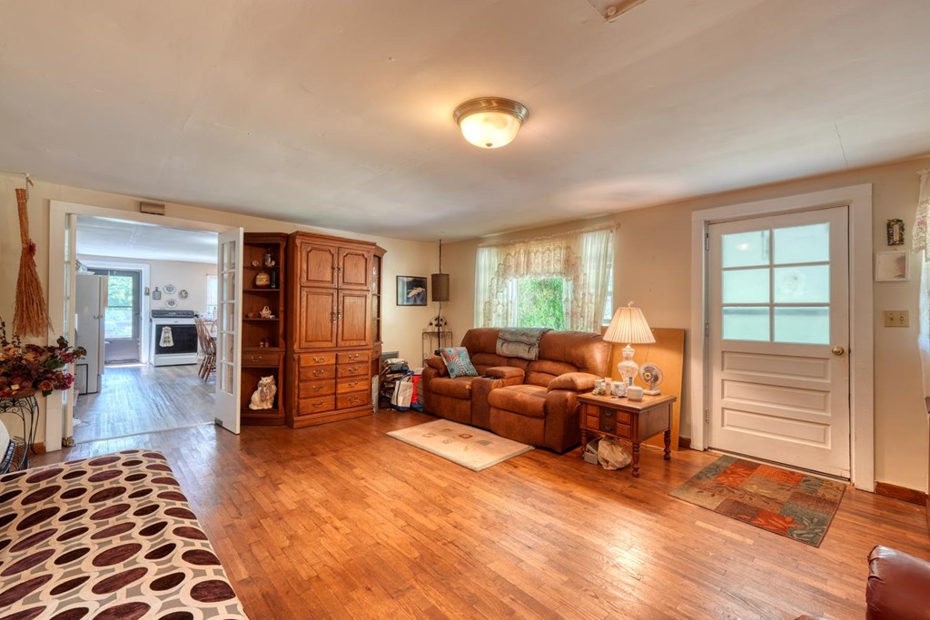 4706 Swallows Creek Road Property Photo 8