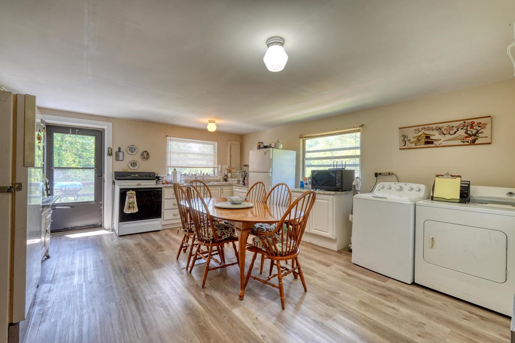 4706 Swallows Creek Road Property Photo 10