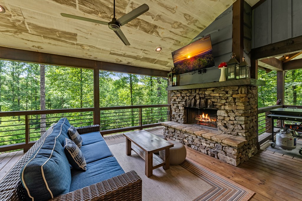 215 Twin Creeks Property Photo 8