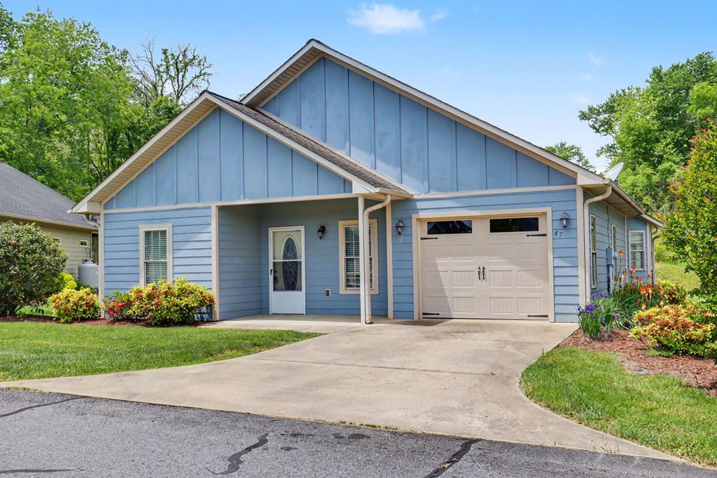 47 Riverwalk Circle Property Photo 1