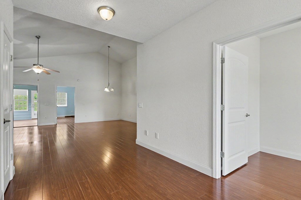 47 Riverwalk Circle Property Photo 34