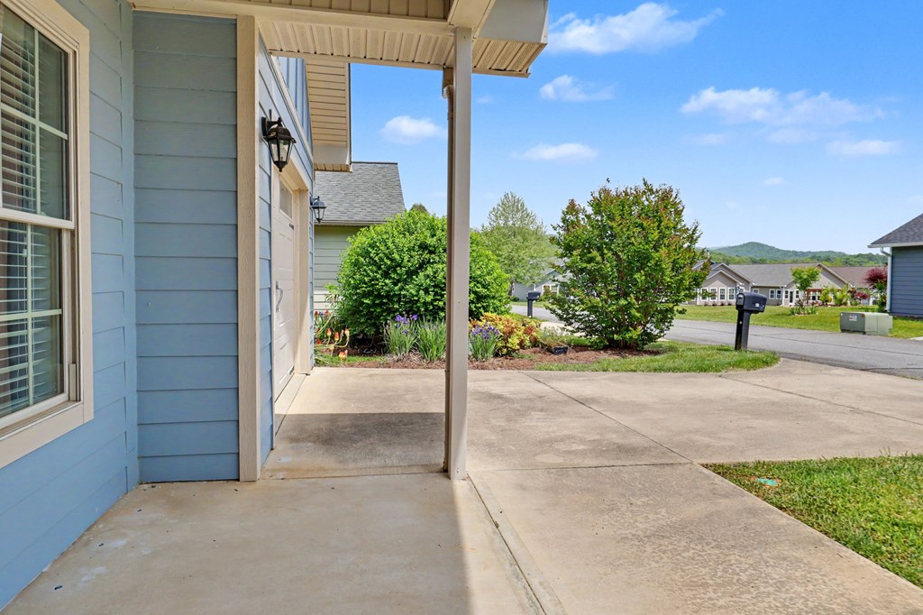47 Riverwalk Circle Property Photo 38