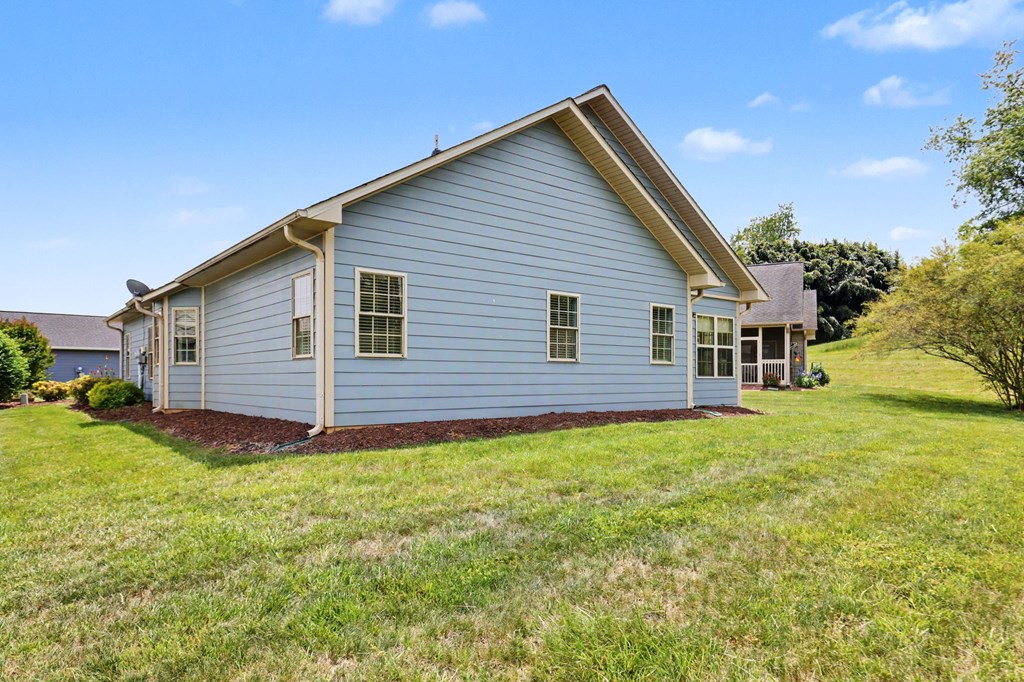 47 Riverwalk Circle Property Photo 39