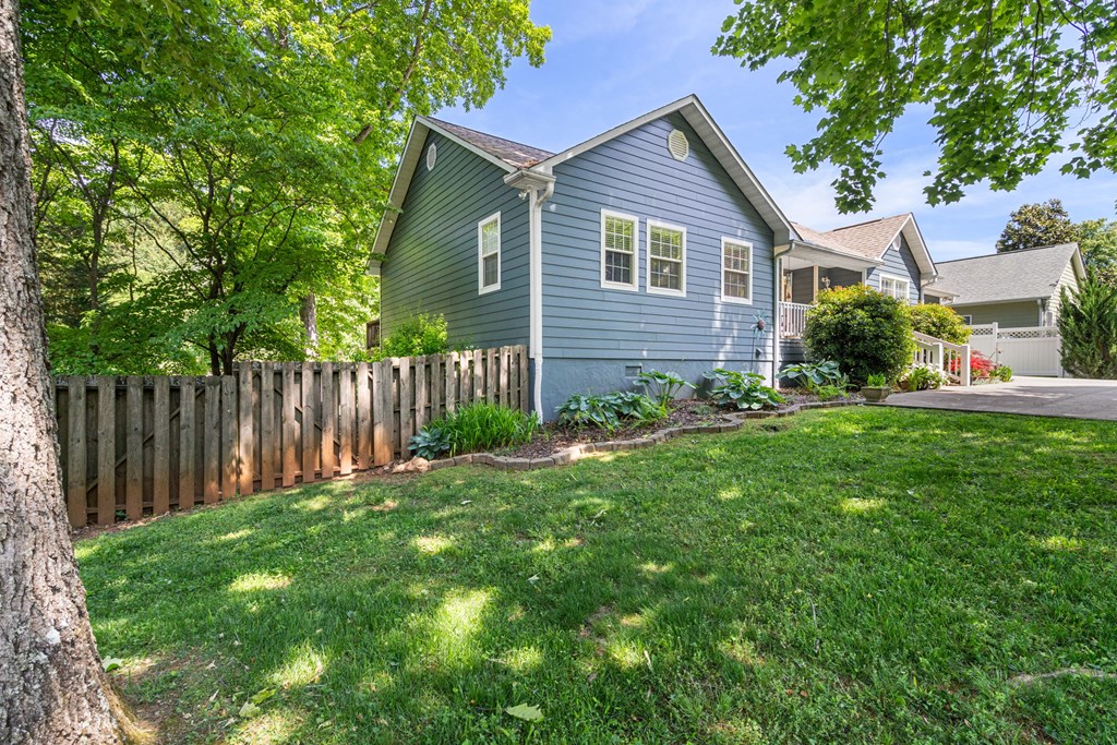 450 Longview Drive Property Photo 3