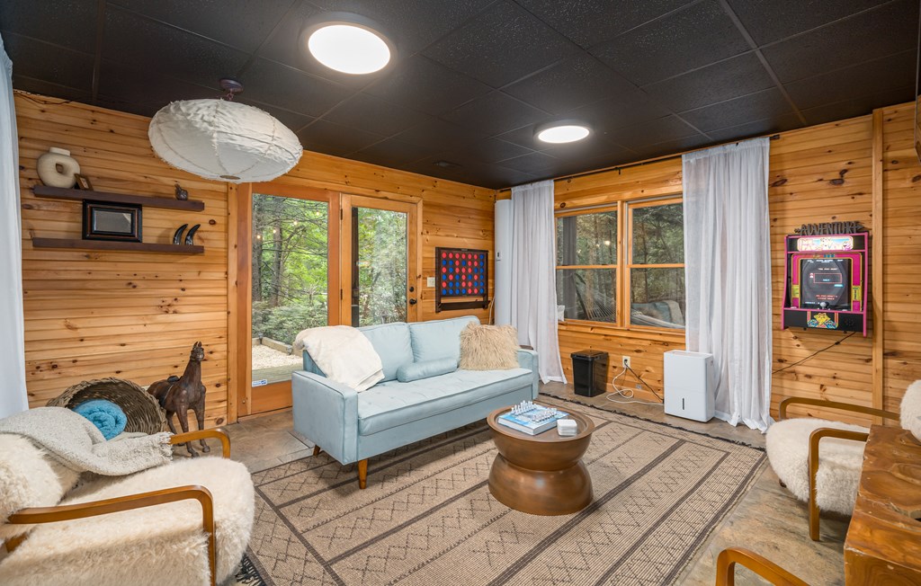 60 Icy Lane Property Photo 34