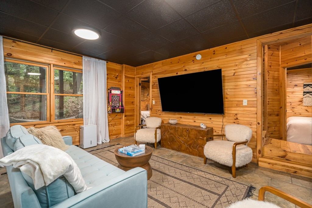 60 Icy Lane Property Photo 35
