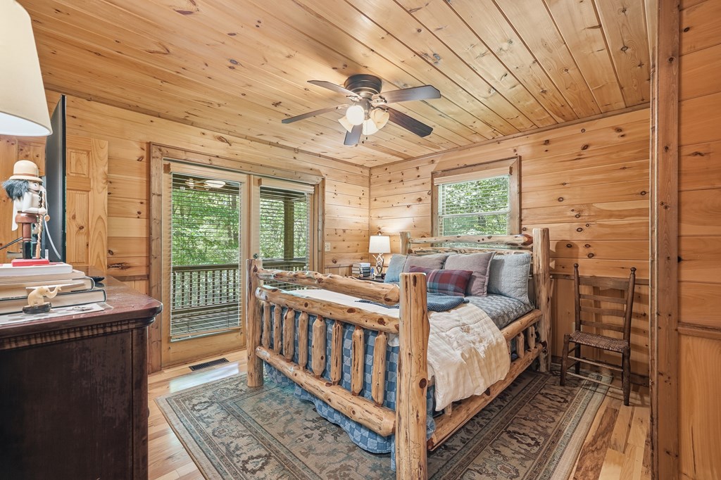 284 The Woods Road Property Photo 6