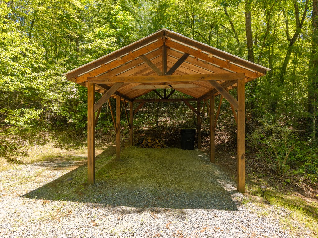 284 The Woods Road Property Photo 33