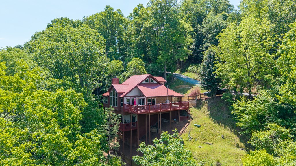 561 Summit Lane Property Photo 3