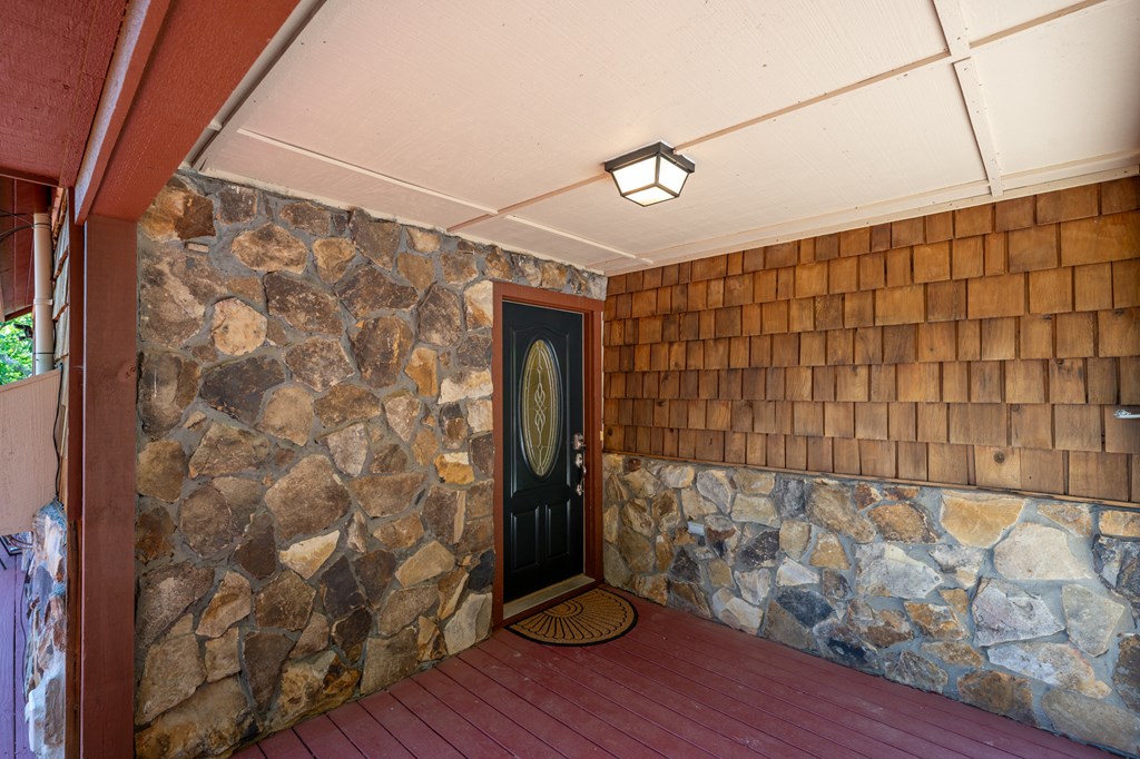 561 Summit Lane Property Photo 5