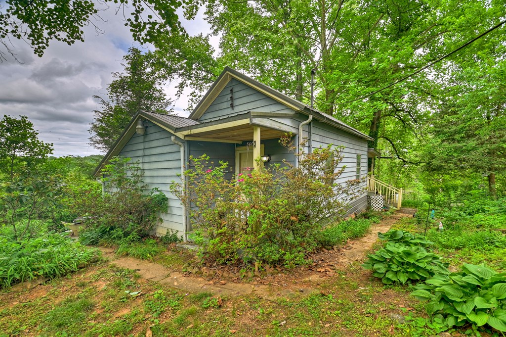 142 First Street Property Photo 6