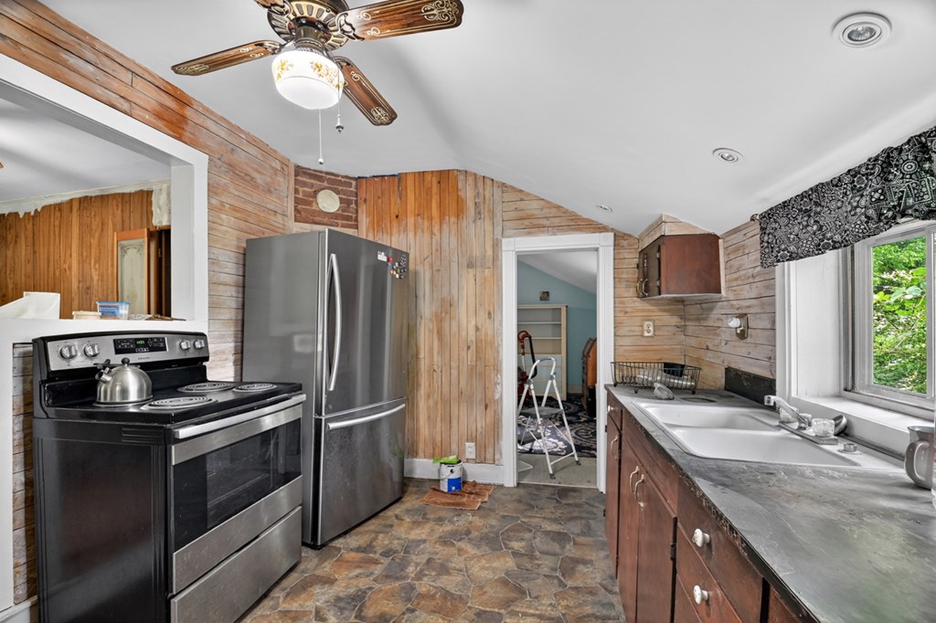 142 First Street Property Photo 19