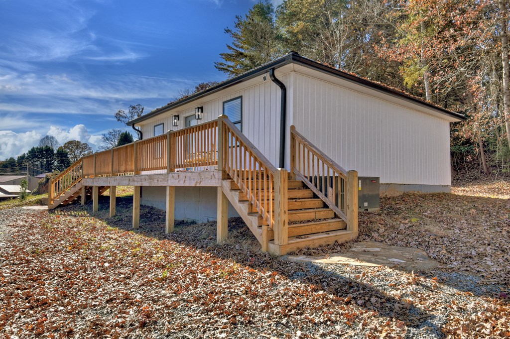 1144 Blue Ridge Drive Property Photo 3