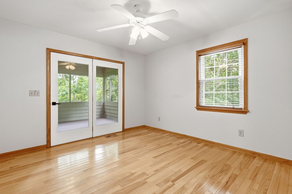 946 Laurel Circle Property Photo 15