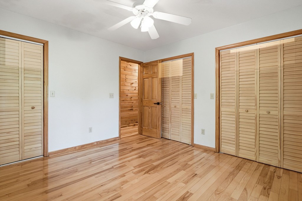 946 Laurel Circle Property Photo 16
