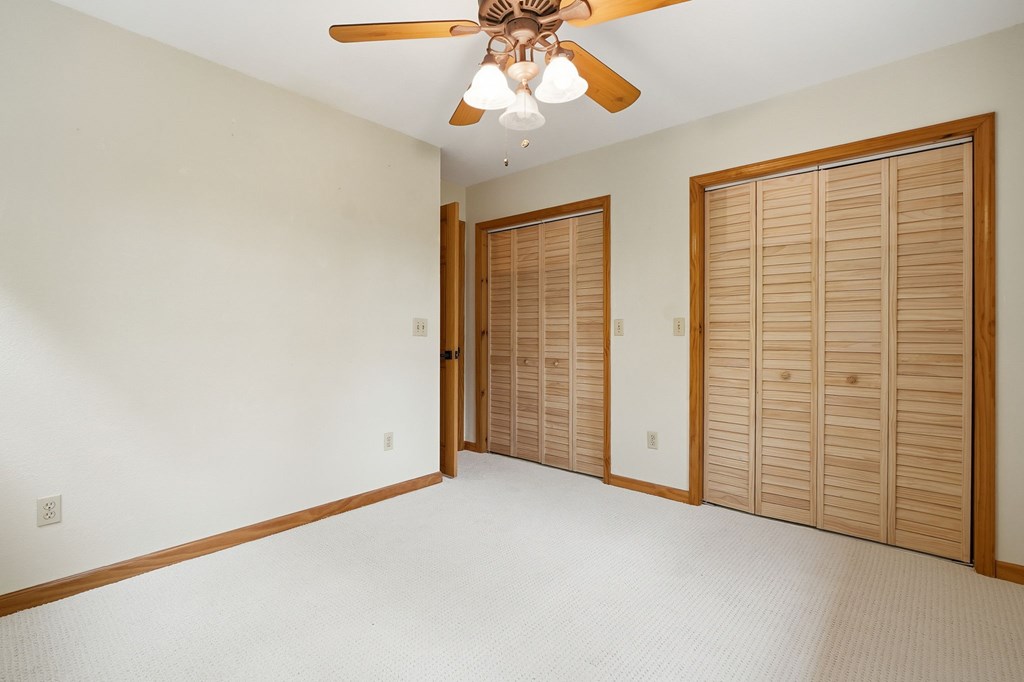 946 Laurel Circle Property Photo 23