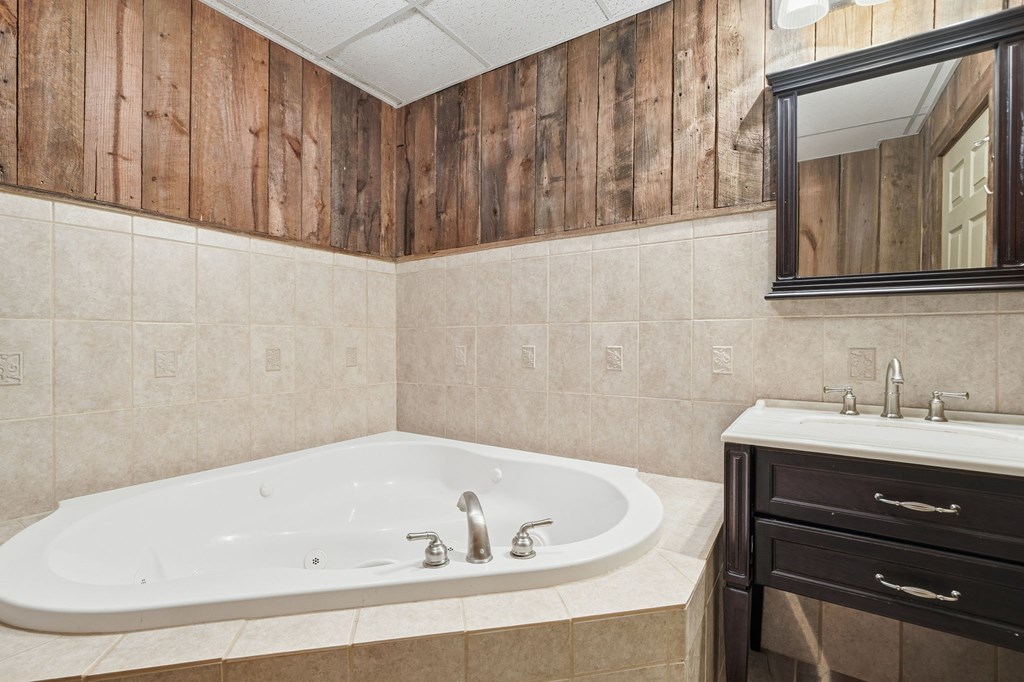 946 Laurel Circle Property Photo 29