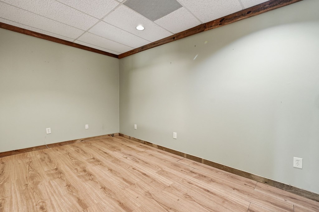 946 Laurel Circle Property Photo 30