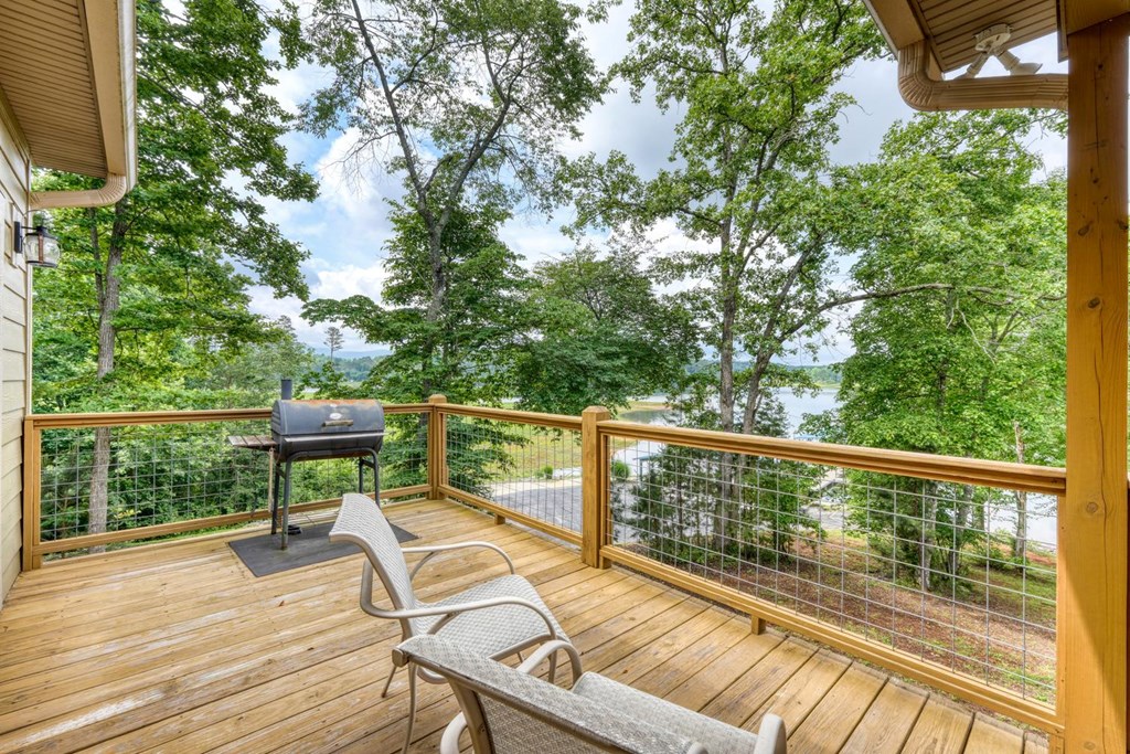 38 Edgewater Lane Property Photo 10