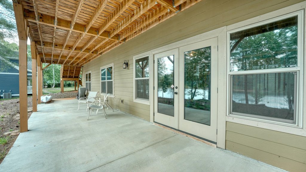 38 Edgewater Lane Property Photo 27