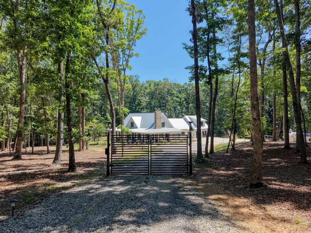 392 Mustang Trail Property Photo 2