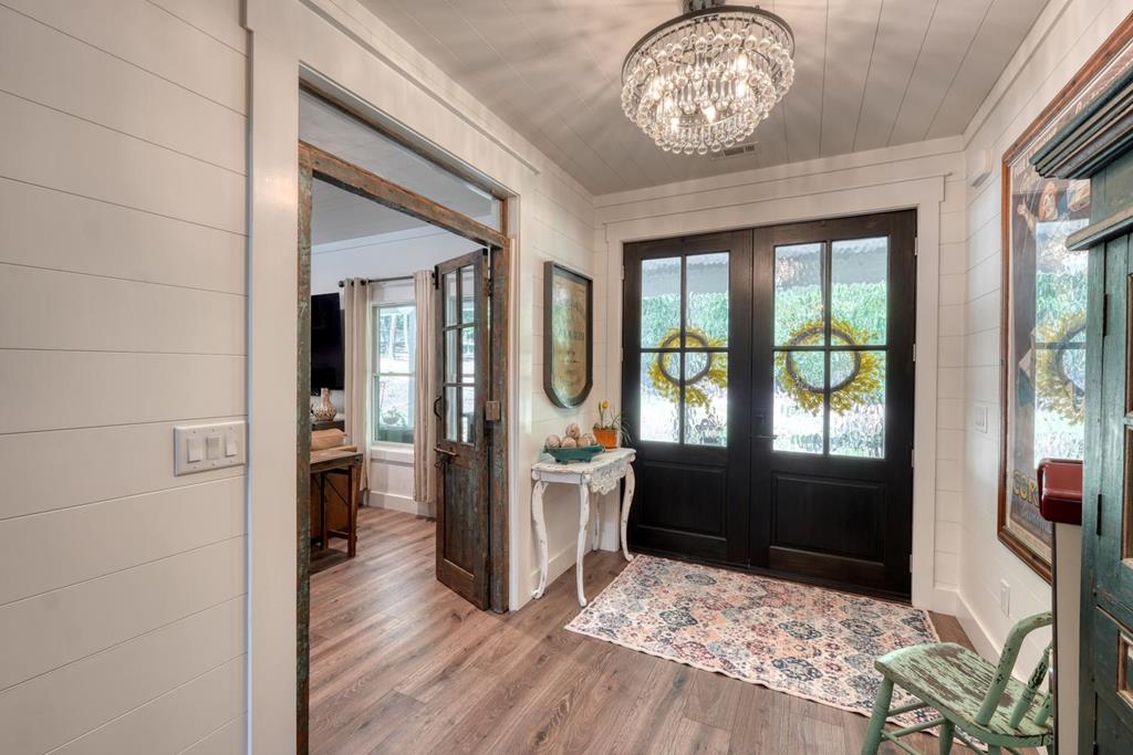 392 Mustang Trail Property Photo 8