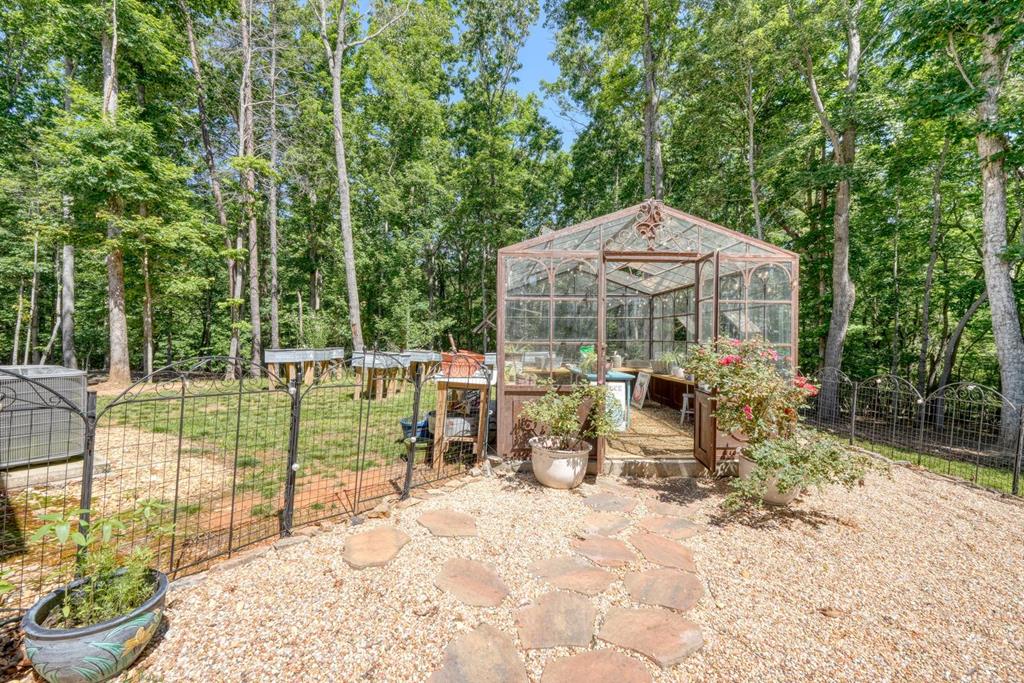 392 Mustang Trail Property Photo 40
