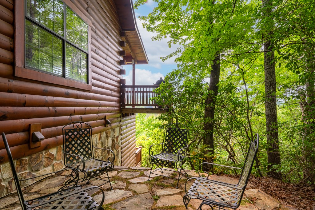 237 Dupont Drive Property Photo 6