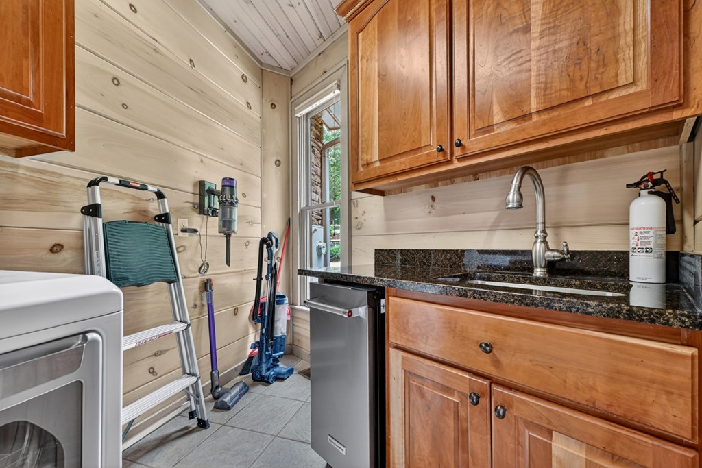 671 Adra Road Property Photo 65