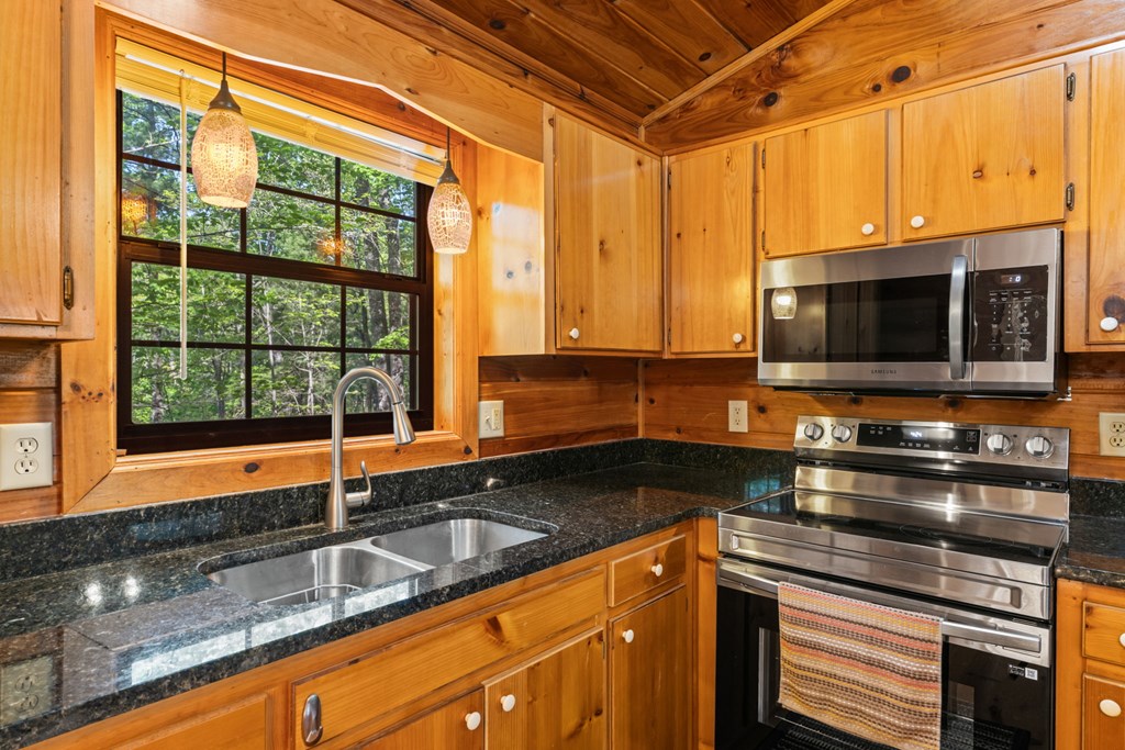 31 Eagle Feather Drive Property Photo 13