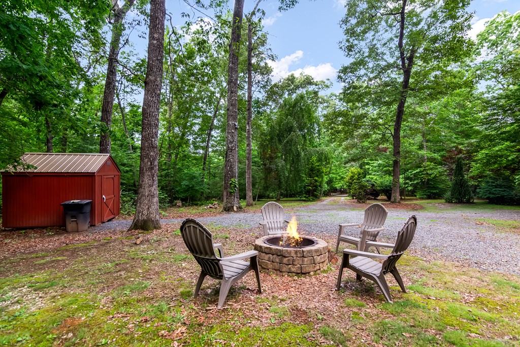 661 Evergreen Lane Property Photo 8