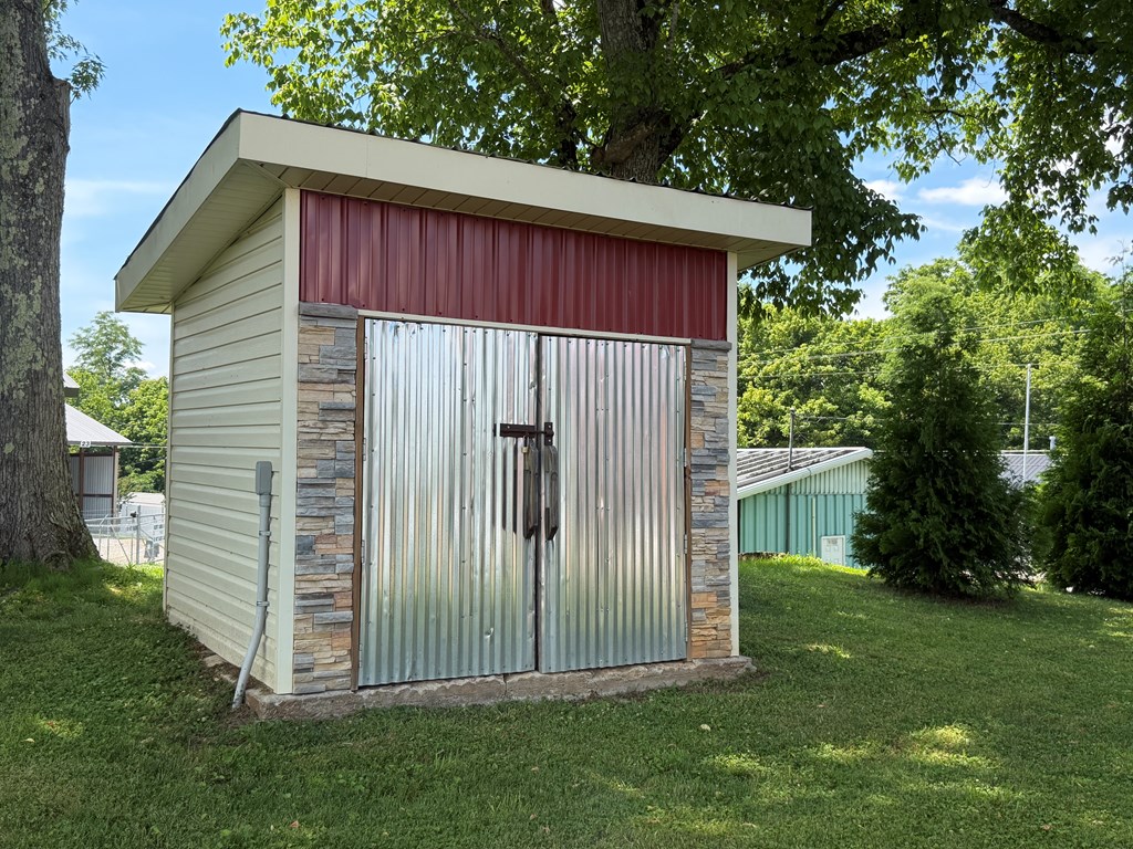 17 Town Square Road Property Photo 6