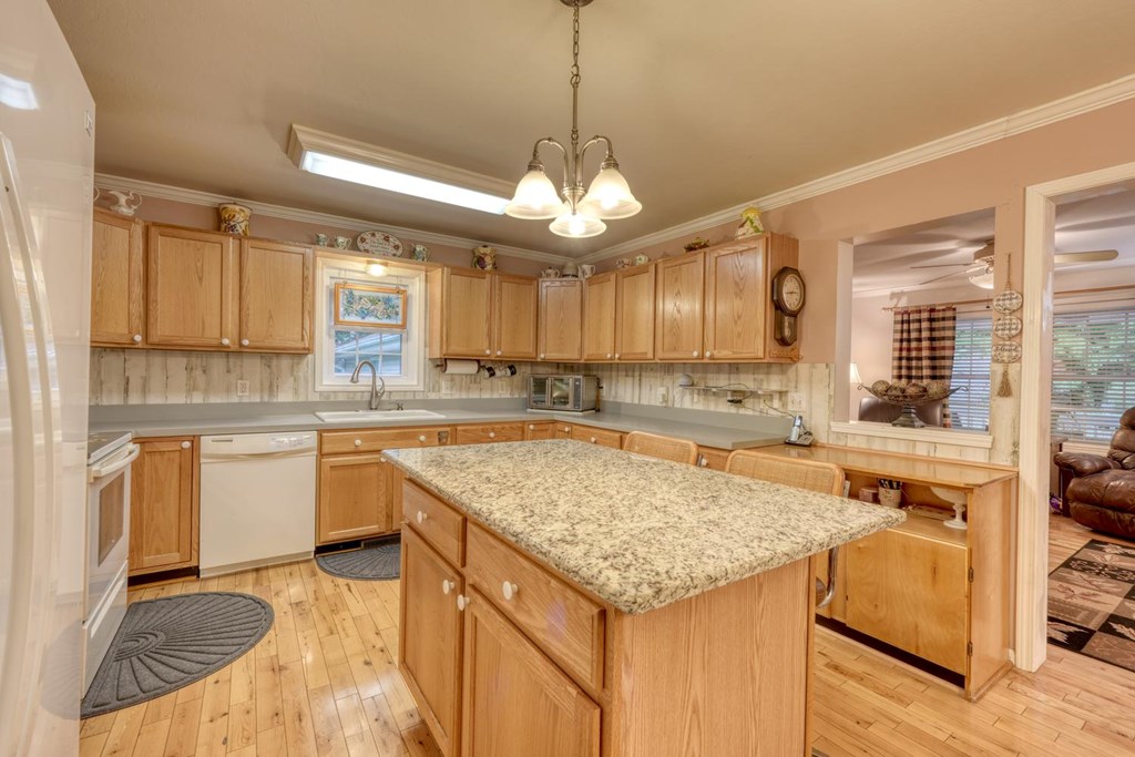 288 12 Point Road Property Photo 7