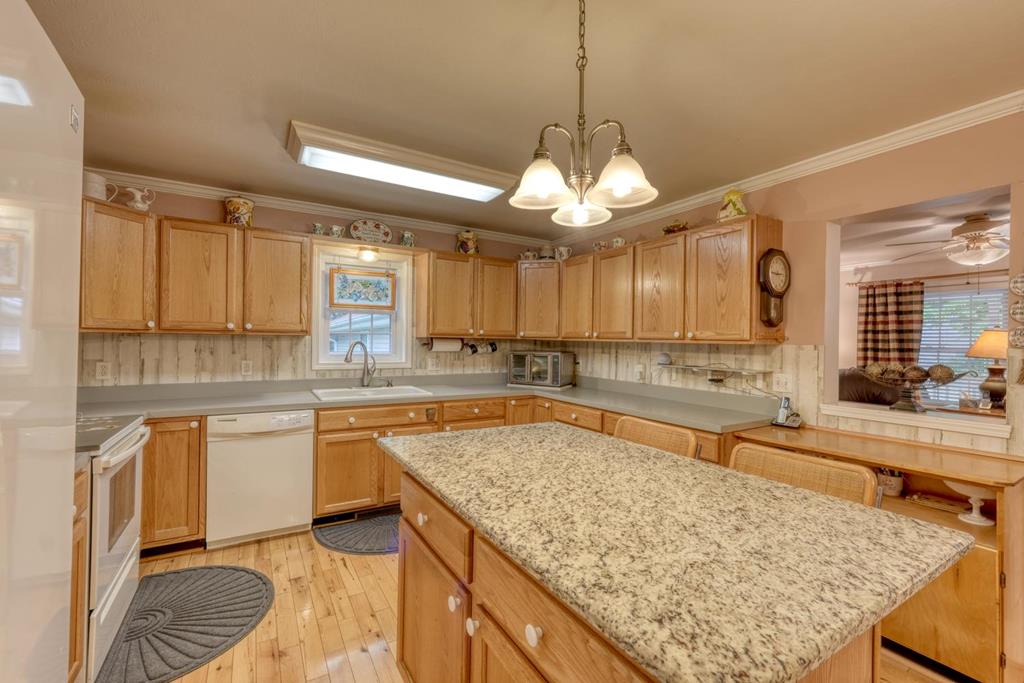 288 12 Point Road Property Photo 36