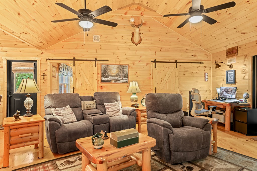 207 Bentley Cove Property Photo 12