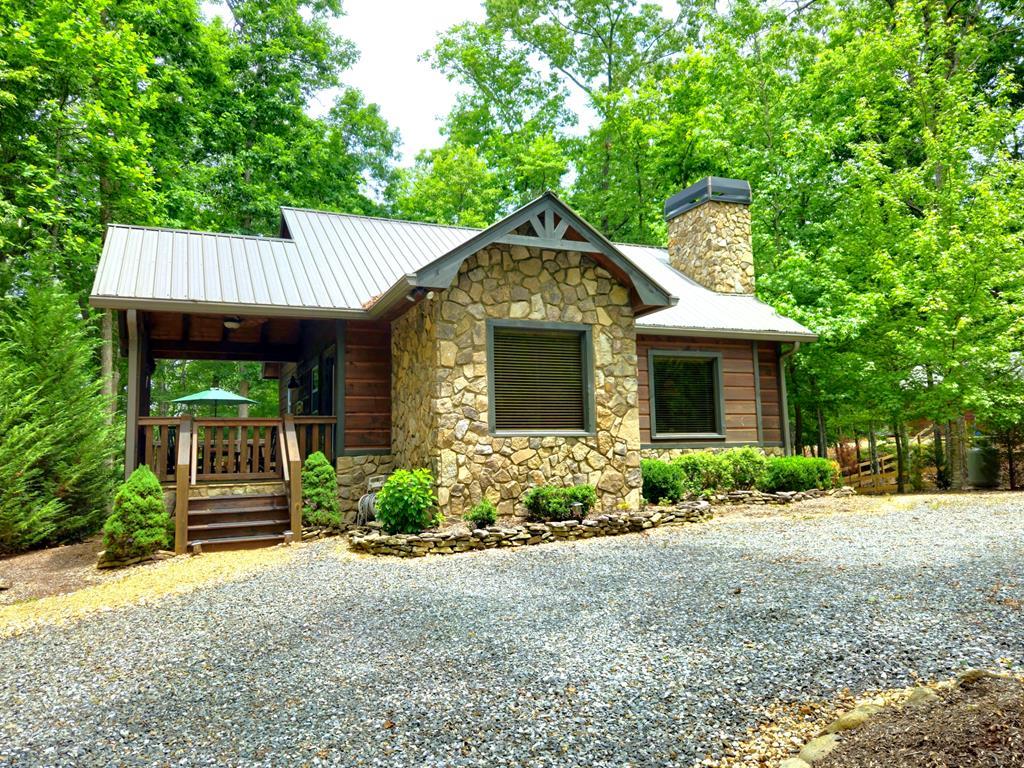 211 Winding Brook Trail Property Photo 2