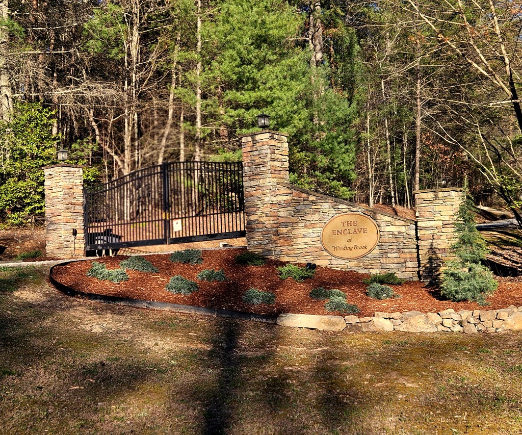 211 Winding Brook Trail Property Photo 6