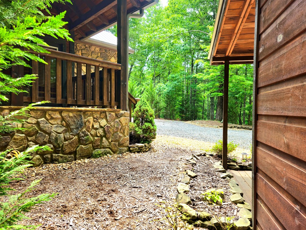 211 Winding Brook Trail Property Photo 15