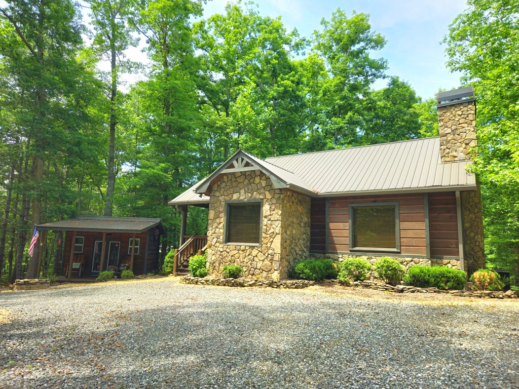 211 Winding Brook Trail Property Photo 17